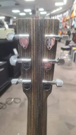 Martin Guitars - DX JOHNNY CASH 2
